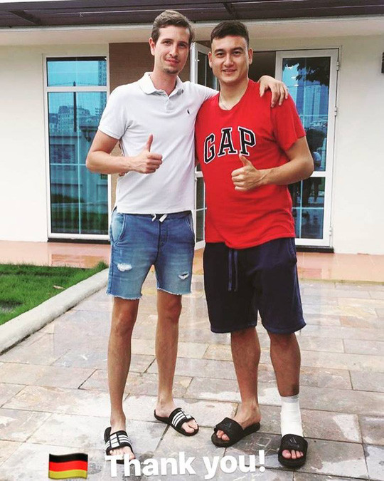 Thủ môn Đặng Văn Lâm xuất hiện sau sự cố bị hành hung ảnh 1