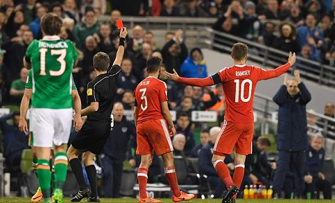 Pha gãy chân kinh hoàng của ngôi sao Ngoại hạng Anh ảnh 3