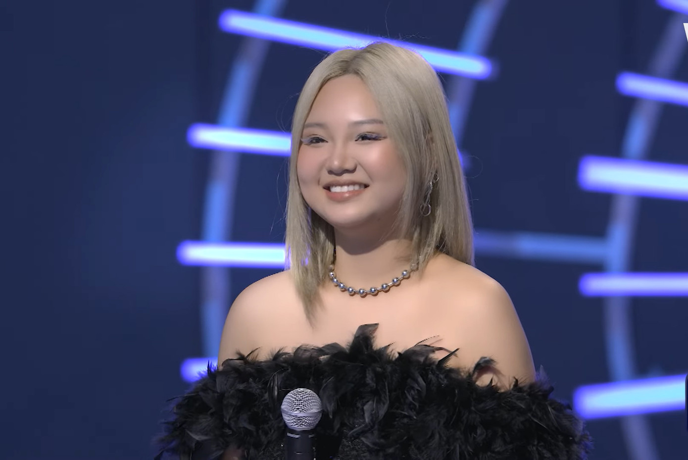 Hà Minh trình diễn như ca sĩ chuyên nghiệp. Ảnh: CMH. Hà Minh trình diễn như ca sĩ chuyên nghiệp. Ảnh: CMH.