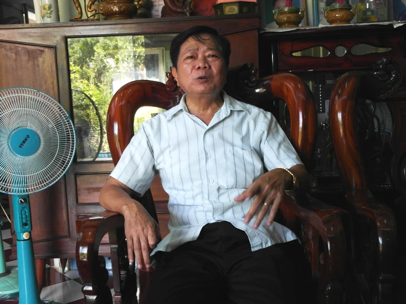 "Tui từng thấy thằng bé Trầm Bê đen nhẻm, gầy còm, bơi xuồng chở củi, có lần xuồng bị chìm tưởng chết…" - Ông Sơn Song Sơn.