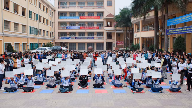 Có thể lệ và những phần thi hấp dẫn như Rung chuông vàng, 100 thí sinh tham gia chương trình đều là sinh viên của các khoa, bộ môn trong trường.