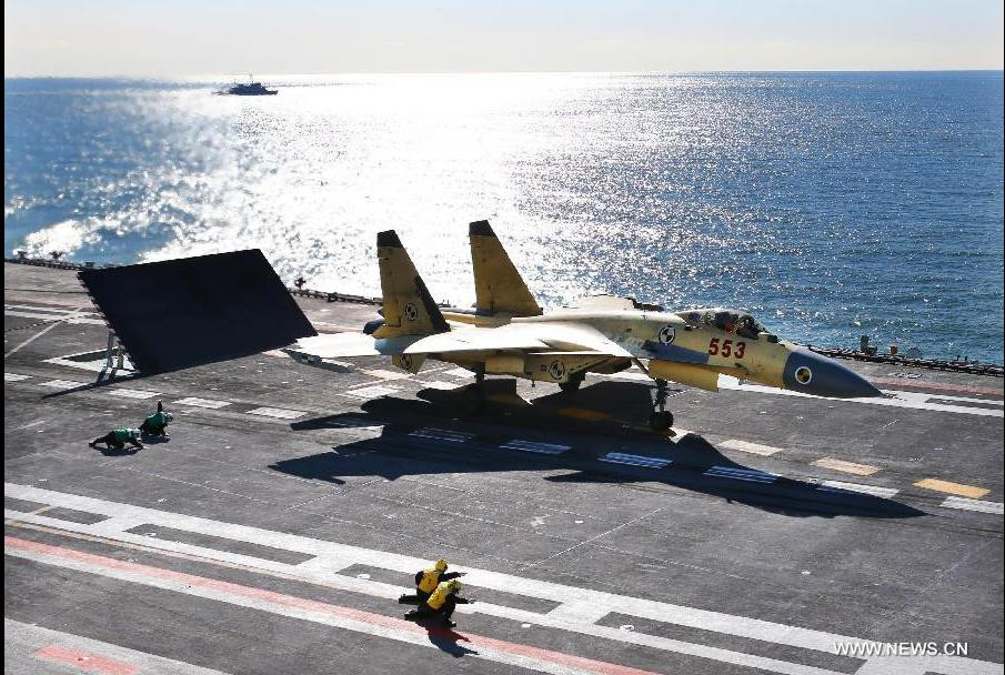 Chiến đấu cơ J-15 được đánh giá là có khả năng toàn diện hơn so với Su-33 của Nga và F-18 của Mỹ