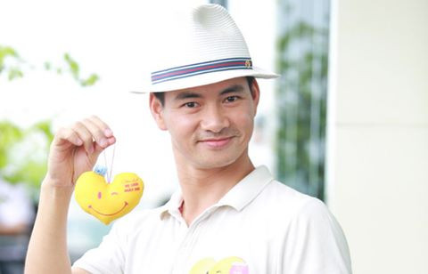 MC Hoài Anh và Xuân Bắc, Tự Long, gửi quà độc đáo tặng U23 Việt Nam ảnh 3