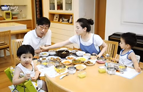 Thân thế và tình sử chồng gần 70 tuổi của Lee Young Ae gây bàn tán ảnh 2