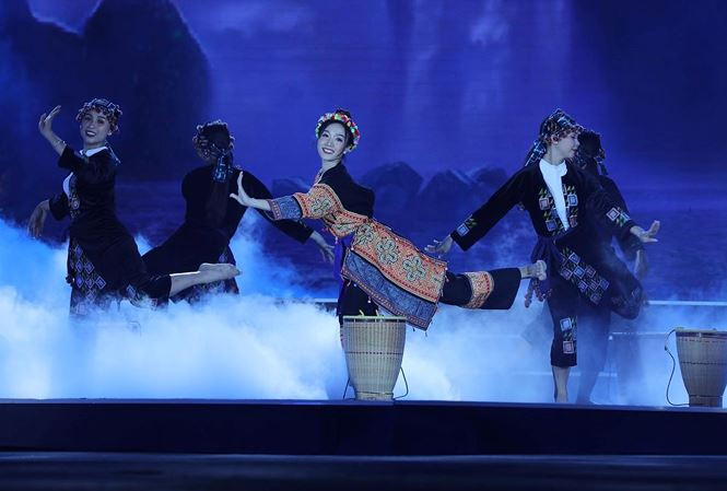 Công bố top 3 Người đẹp Thời trang và Người đẹp Tài năng ảnh 13