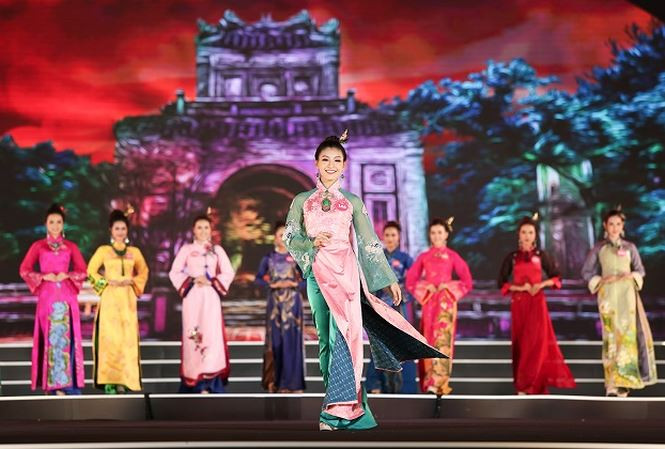 Công bố top 3 Người đẹp Thời trang và Người đẹp Tài năng ảnh 17