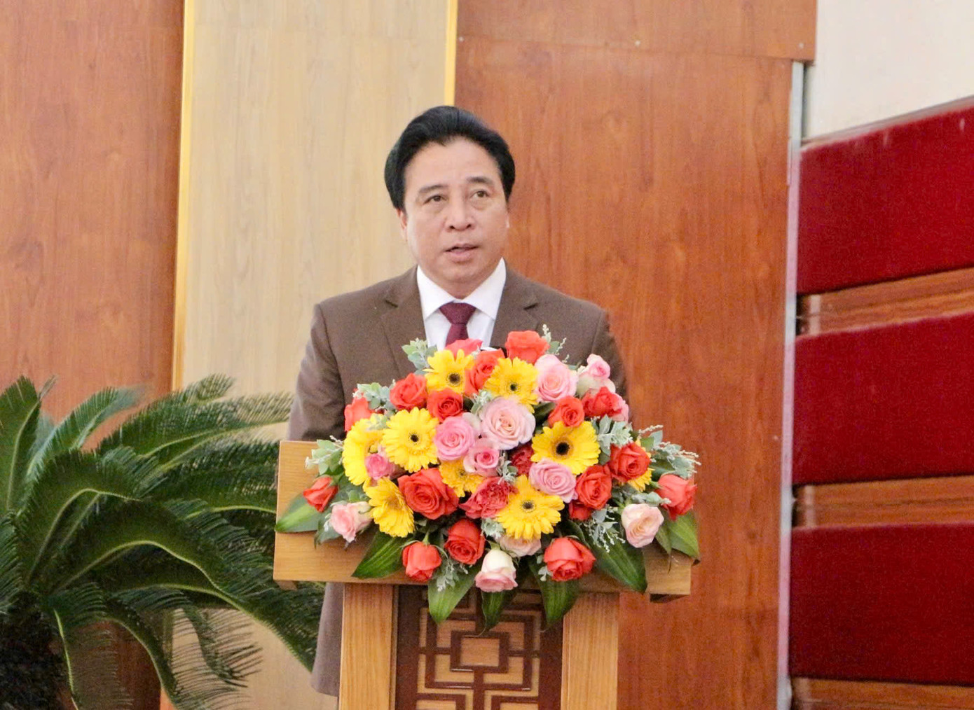 Ông Nguyễn Khắc Toàn - Chủ tịch HĐND tỉnh Khánh Hòa khai mạc kỳ họp.