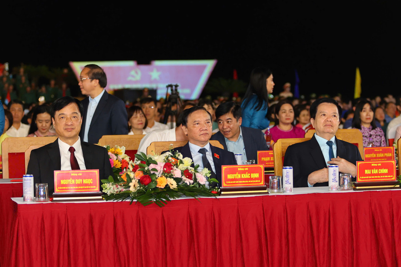 Các đồng chí lãnh đạo Đảng, Nhà nước dự lễ kỷ niệm.