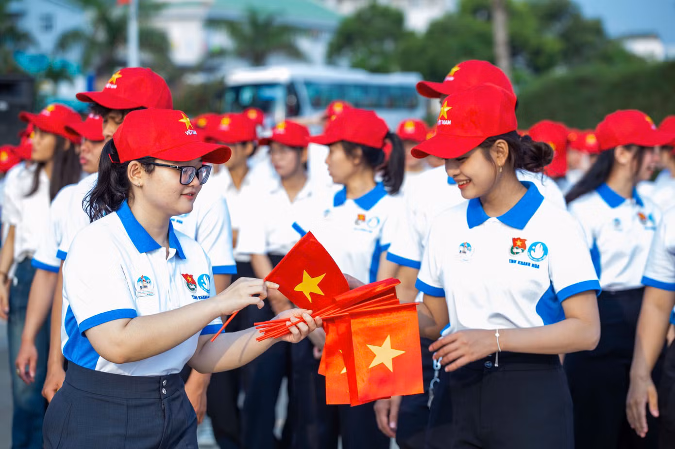 Nhằm tạo không khí thi đua sôi nổi, Tỉnh Đoàn Khánh Hòa, Hội Sinh viên Việt Nam tỉnh Khánh Hòa cũng đã tổ chức tuần lễ cao điểm với nhiều hoạt động như: Dâng hương, tưởng nhớ các anh hùng liệt sĩ tại Tháp Trầm Hương, thay đổi hình đại diện trên trang cá nhân, trang trí cờ Đảng, cờ Tổ quốc tại các không gian văn phòng, trường học ... Nhằm tạo không khí thi đua sôi nổi, Tỉnh Đoàn Khánh Hòa, Hội Sinh viên Việt Nam tỉnh Khánh Hòa cũng đã tổ chức tuần lễ cao điểm với nhiều hoạt động như: Dâng hương, tưởng nhớ các anh hùng liệt sĩ tại Tháp Trầm Hương, thay đổi hình đại diện trên trang cá nhân, trang trí cờ Đảng, cờ Tổ quốc tại các không gian văn phòng, trường học ...