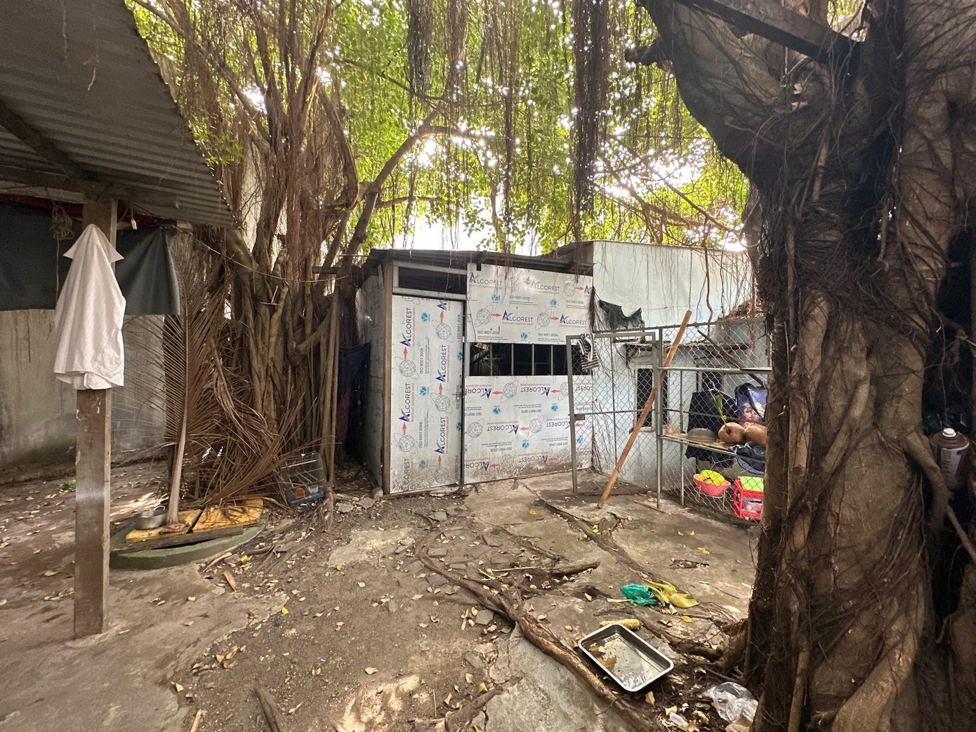 Nhà của người dân trong vùng dự án khu dân cư Phước Long hư hỏng, xuống cấp nặng nhưng không được xây dựng, sửa chữa