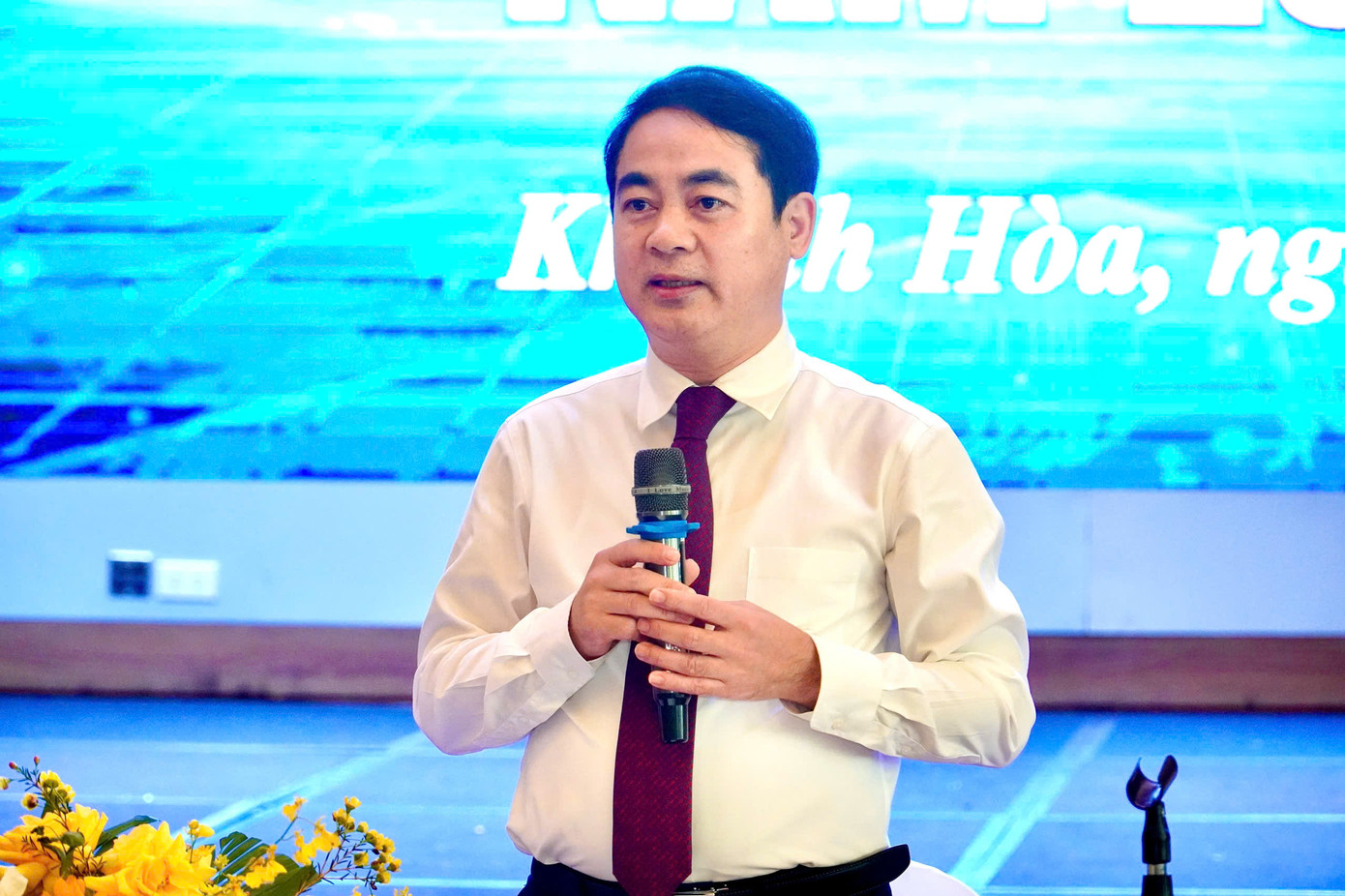 Bí thư Tỉnh ủy Khánh Hòa cho biết, tỉnh này quyết tâm vào top 15 tỉnh thành có quy mô kinh tế và thu nhập bình quân đầu người cao nhất trên cả nước. Ảnh: Đ.T. Bí thư Tỉnh ủy Khánh Hòa cho biết, tỉnh này quyết tâm vào top 15 tỉnh thành có quy mô kinh tế và thu nhập bình quân đầu người cao nhất trên cả nước. Ảnh: Đ.T.