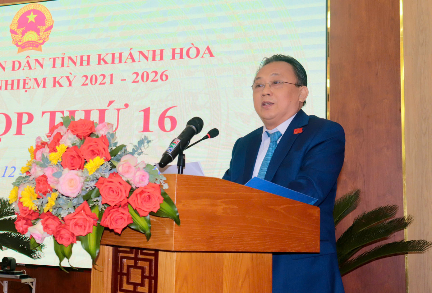 Ông Lê Hữu Hoàng - Phó Chủ tịch Thường trực UBND tỉnh Khánh Hòa - phát biểu tại kỳ họp. Ông Lê Hữu Hoàng - Phó Chủ tịch Thường trực UBND tỉnh Khánh Hòa - phát biểu tại kỳ họp.