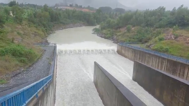 Điều tiết nước hồ Suối Dầu bắt đầu từ 15h ngày 15/12- 17h ngày 19/12. Ảnh: Lữ Hồ