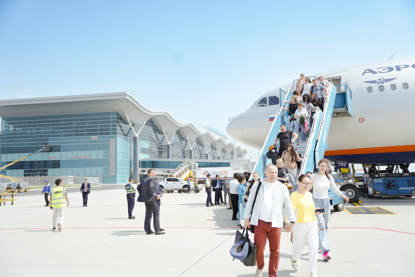 Chuyến bay số hiệu SU294 hạ cánh xuống sân bay quốc tế Cam Ranh lúc 9h30 sáng 23/3.