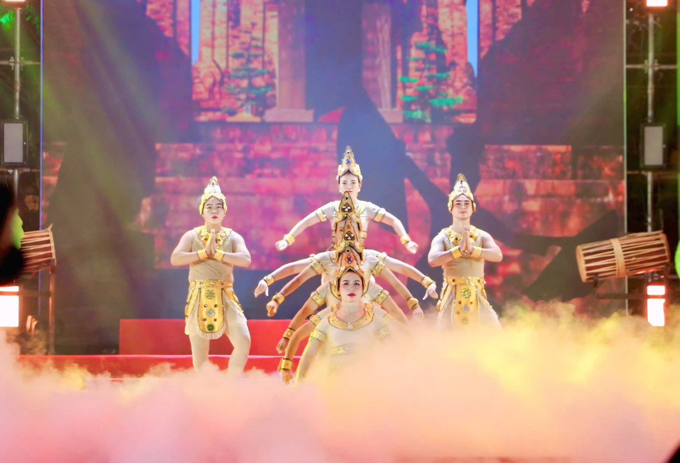 Tiết mục biểu diễn trong chương trình nghệ thuật Huyền thoại Mẹ xứ sở.