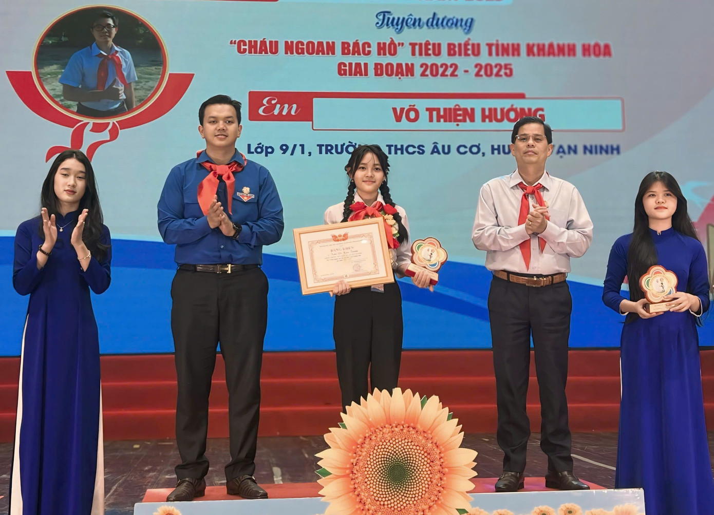 Tặng Bằng khen tuyên dương cháu ngoan Bác Hồ tiêu biểu tỉnh Khánh Hòa giai đoạn 2022-2025. Tặng Bằng khen tuyên dương cháu ngoan Bác Hồ tiêu biểu tỉnh Khánh Hòa giai đoạn 2022-2025.