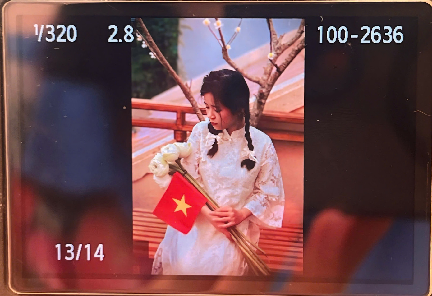 "Những người trẻ chúng em sẽ hướng về lịch sử qua từng góc ảnh. Bởi lẽ tinh thần yêu nước và lòng biết ơn chưa bao giờ mất đi trong lòng giới trẻ, được thể hiện bằng những hình thức mới, gần gũi hơn", Bảo Hân chia sẻ.