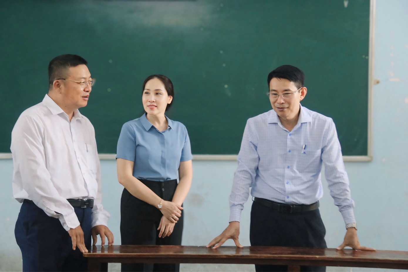 Cô Đào Thị Thuỳ Trang trao đổi với Ban chỉ đạo Kỳ thi tốt nghiệp THPT năm 2025. Cô Đào Thị Thuỳ Trang trao đổi với Ban chỉ đạo Kỳ thi tốt nghiệp THPT năm 2025.