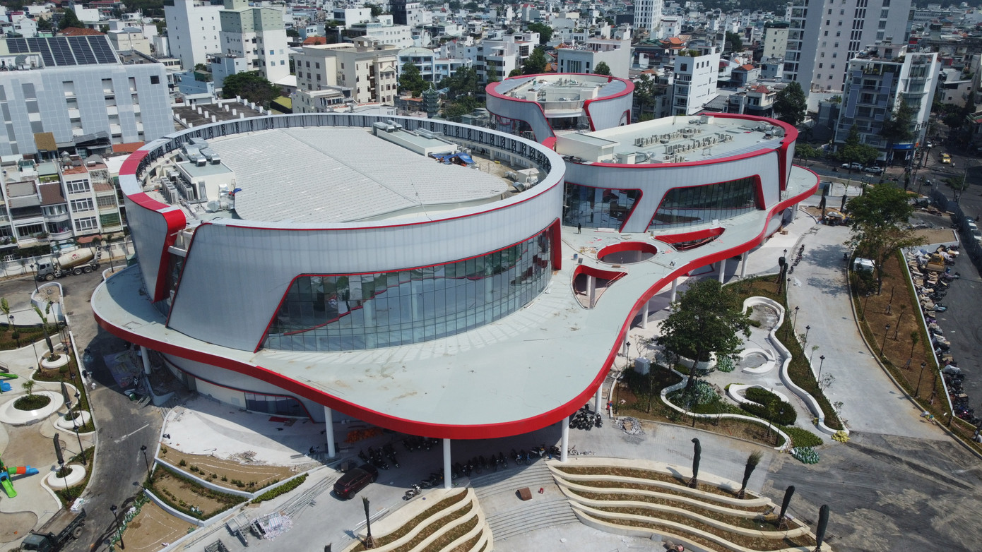 Cung Văn hóa thiếu nhi tỉnh Khánh Hòa nhìn từ trên cao. Cung Văn hóa thiếu nhi tỉnh Khánh Hòa nhìn từ trên cao.