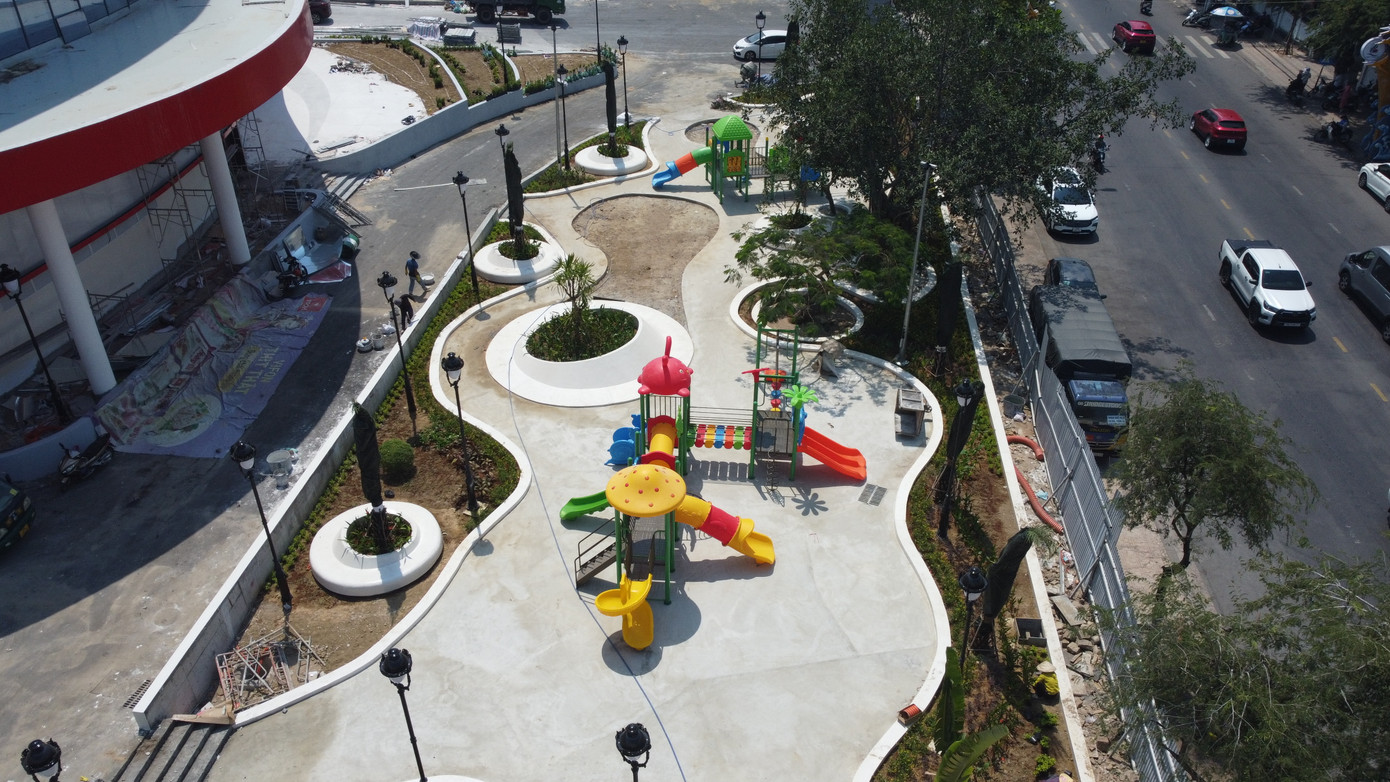 Nơi đây phục vụ mọi người học tập các lĩnh vực như năng khiếu nghệ thuật, thể chất, nghi thức, vui chơi giải trí, có các hạng mục công trình nhà hát, rạp chiếu phim…