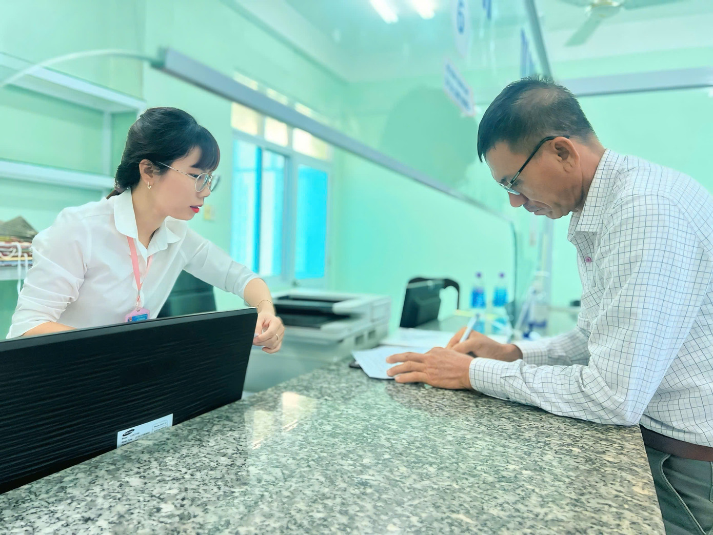 Trung tâm phục vụ hành chính công xã Vĩnh Thái (phường Nam Nha Trang) vẫn giải quyết hồ sơ cho người dân cho đến hết ngày 30/6. Trung tâm phục vụ hành chính công xã Vĩnh Thái (phường Nam Nha Trang) vẫn giải quyết hồ sơ cho người dân cho đến hết ngày 30/6.