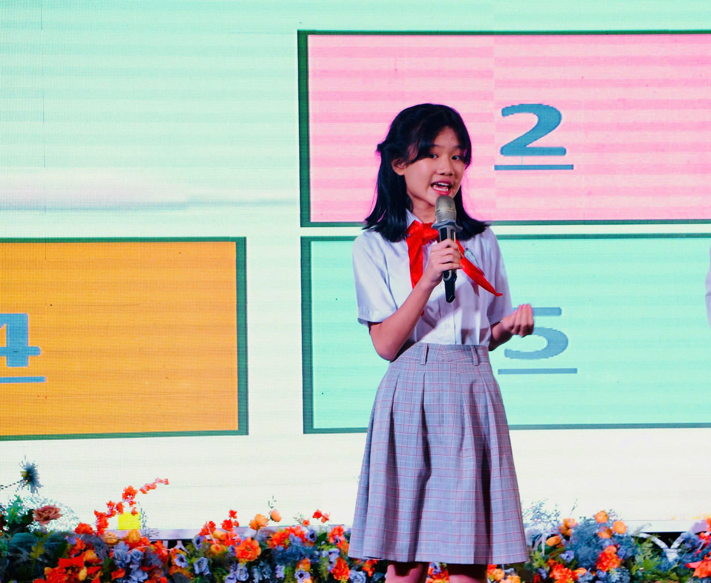 12 thí sinh xuất sắc tranh tài tại vòng chung kết hội thi hùng biện tiếng Anh dành cho Chỉ huy Đội tỉnh Khánh Hòa năm 2024. 12 thí sinh xuất sắc tranh tài tại vòng chung kết hội thi hùng biện tiếng Anh dành cho Chỉ huy Đội tỉnh Khánh Hòa năm 2024.