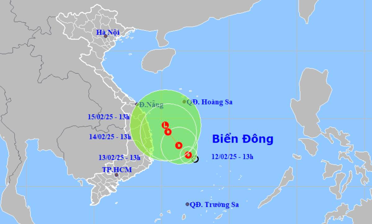 Dự báo vị trí và hướng di chuyển áp thấp nhiệt đới. Ảnh: NCHMF. Dự báo vị trí và hướng di chuyển áp thấp nhiệt đới. Ảnh: NCHMF.
