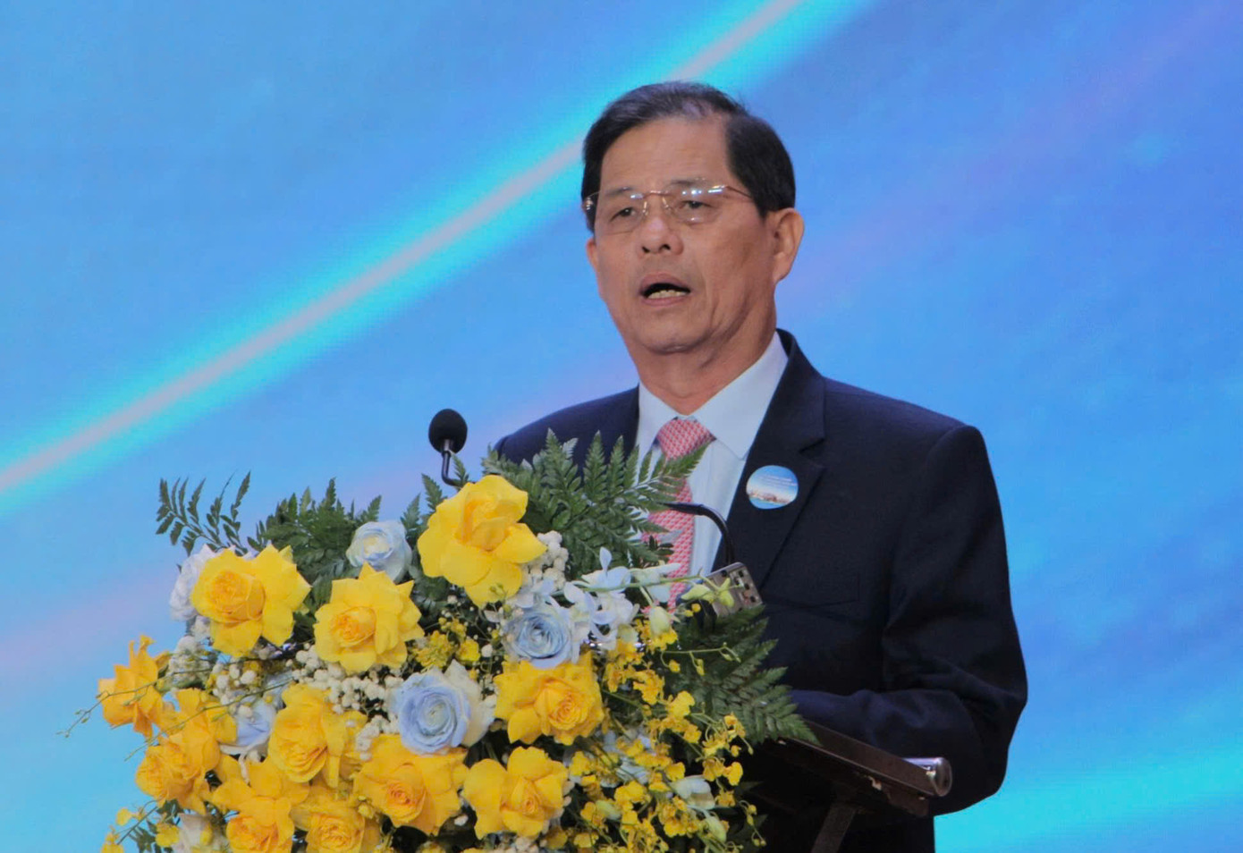 Ông Nguyễn Tấn Tuân - Chủ tịch UBND tỉnh Khánh Hòa, phát biểu tại lễ khánh thành. Ông Nguyễn Tấn Tuân - Chủ tịch UBND tỉnh Khánh Hòa, phát biểu tại lễ khánh thành.