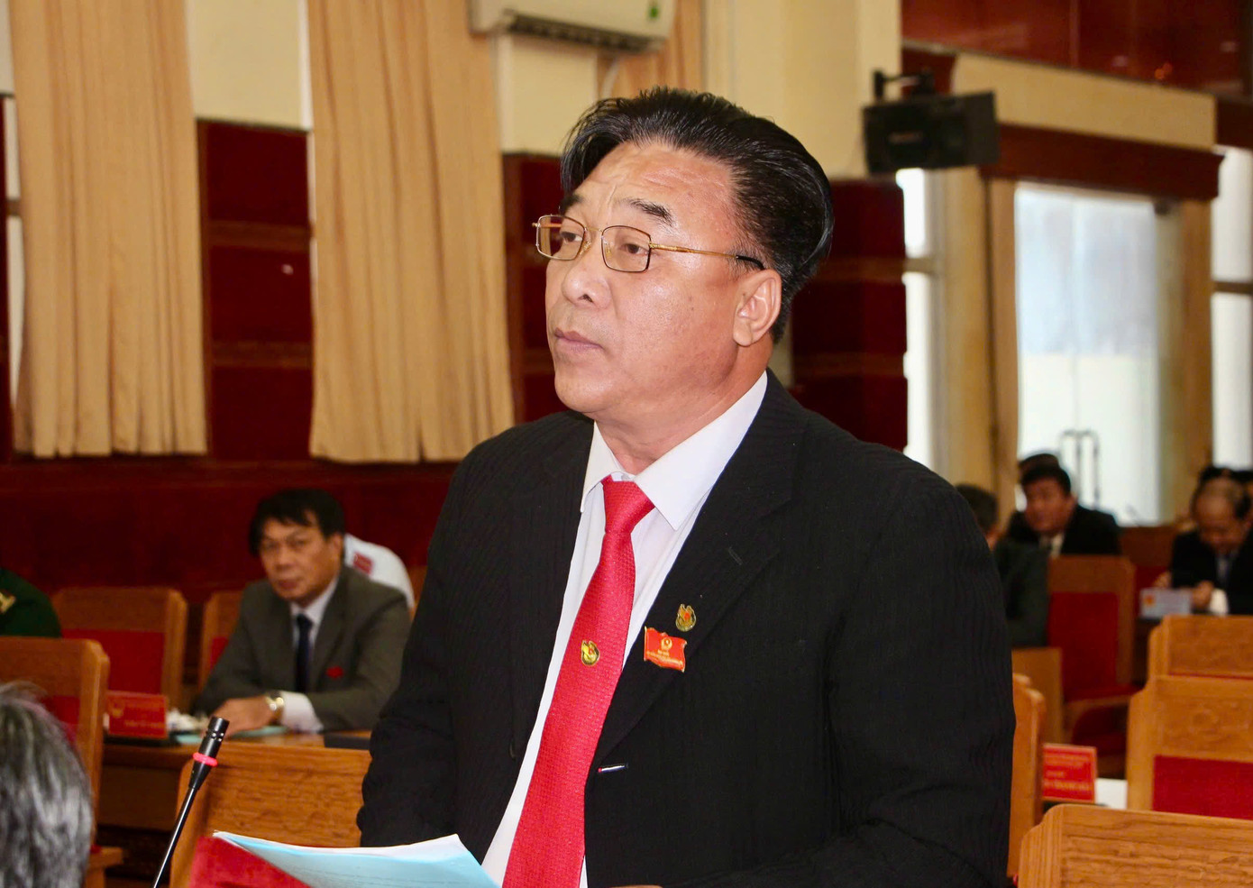 Đại biểu Đoàn Minh Long chất vấn tại kỳ họp. Đại biểu Đoàn Minh Long chất vấn tại kỳ họp.