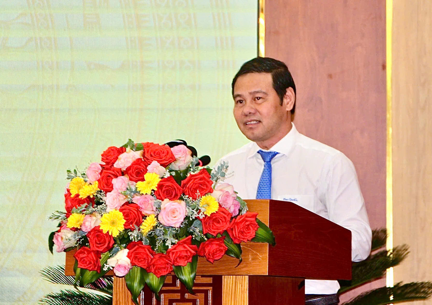 Ông Trần Văn Châu - Giám đốc Sở Xây dựng tỉnh Khánh Hòa, trả lời chất vấn. Ông Trần Văn Châu - Giám đốc Sở Xây dựng tỉnh Khánh Hòa, trả lời chất vấn.