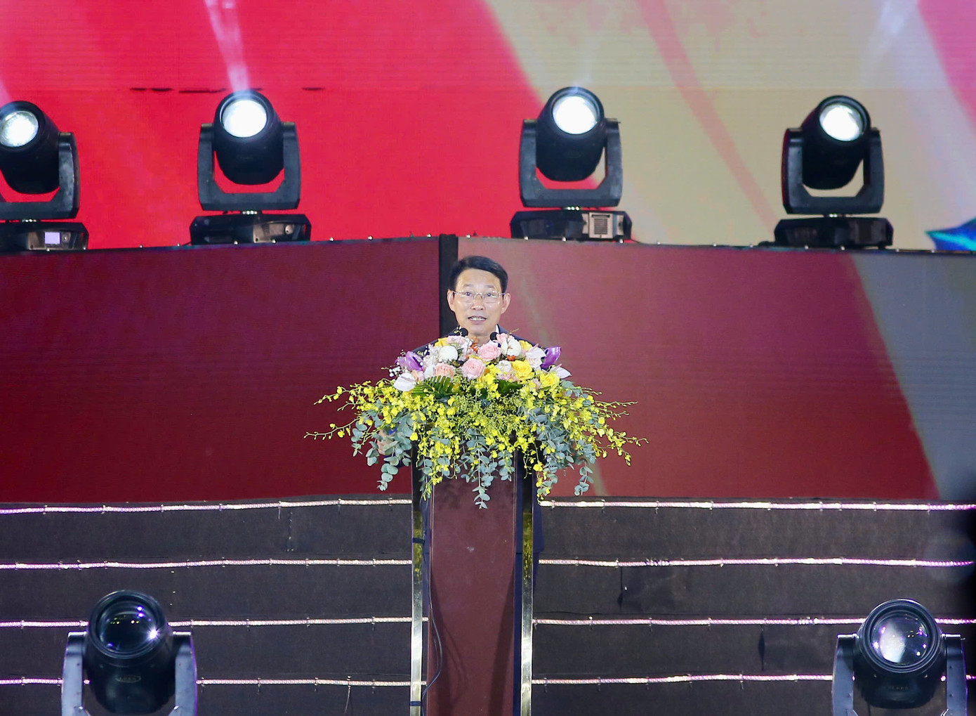 Phát biểu tại lễ khai mạc, ông Đinh Văn Thiệu - Phó Chủ tịch UBND tỉnh Khánh Hòa, nhấn mạnh thành phố Nha Trang được ví như “viên ngọc xanh” của miền Trung, nơi giao thoa hài hòa giữa thiên nhiên trù phú và bề dày văn hóa truyền thống.