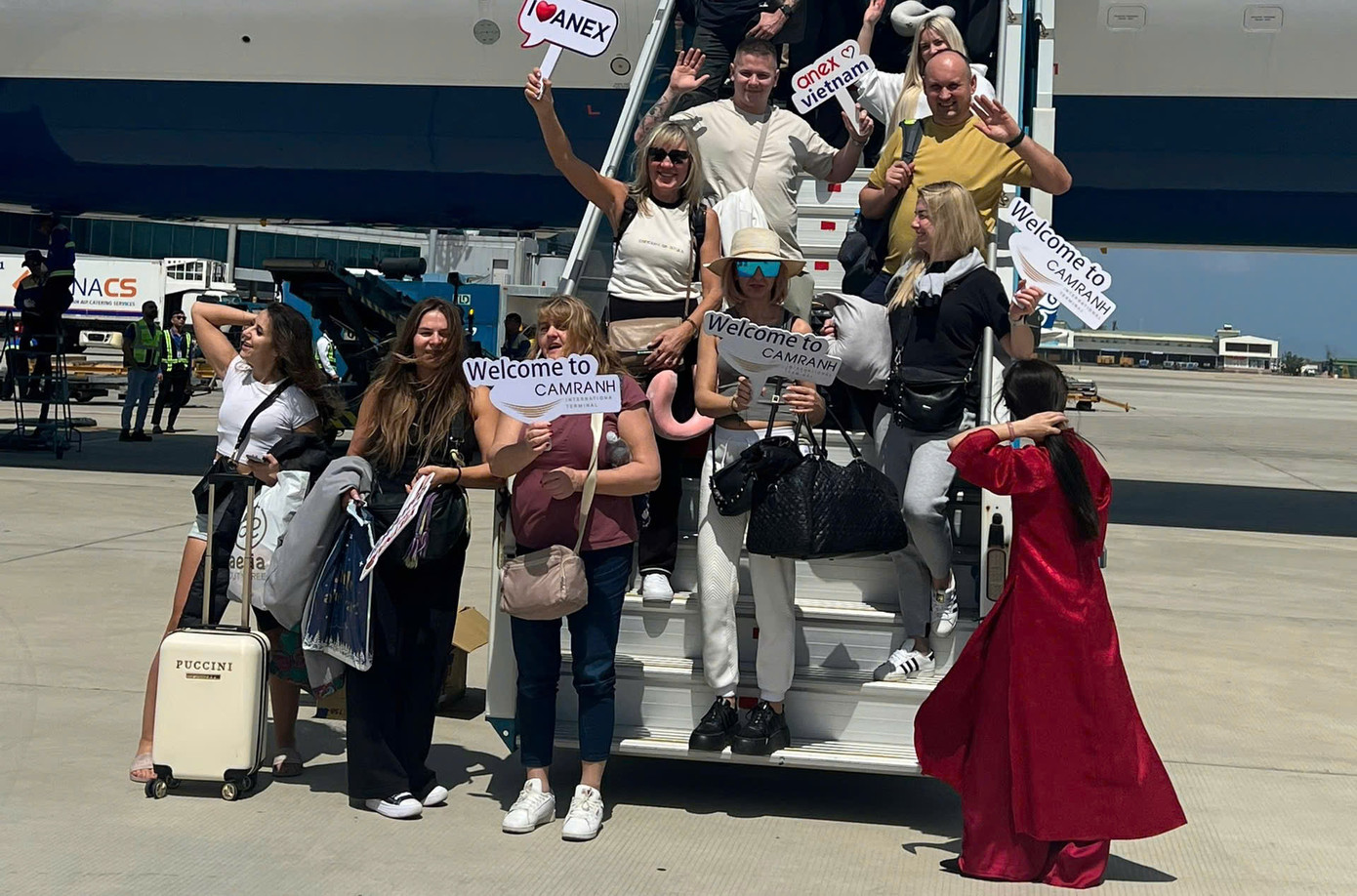 Hơn 530 khách du lịch Ba Lan xuống sân bay quốc tế Cam Ranh đúng ngày mùng 1 Tết.