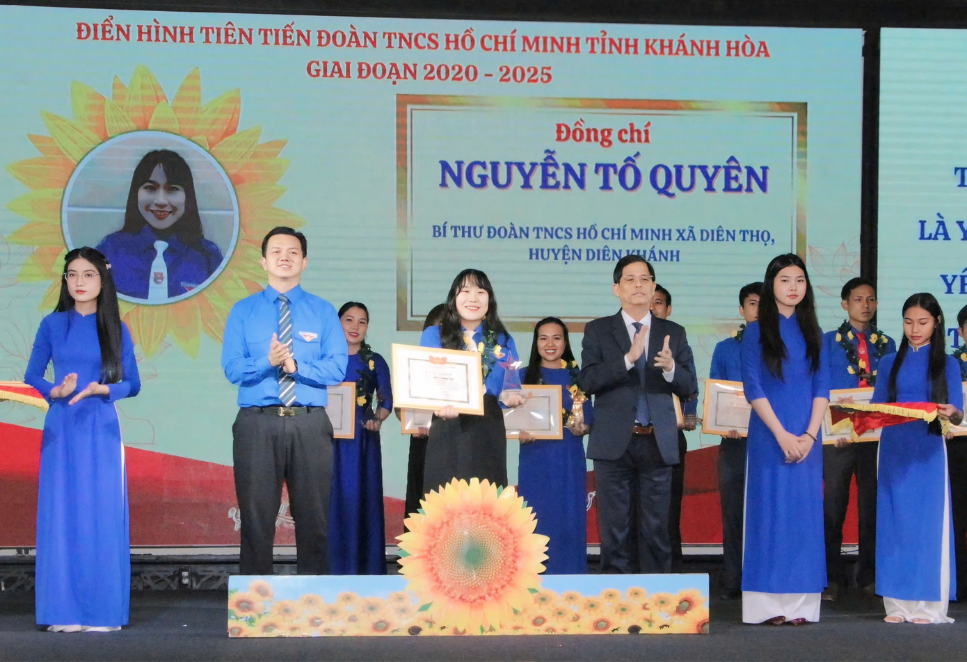 Lãnh đạo tỉnh Khánh Hòa tặng bằng khen cho cá nhân điển hình tiên tiến Đoàn TNCS Hồ Chí Minh Khánh Hòa giai đoạn 2020 - 2025. Lãnh đạo tỉnh Khánh Hòa tặng bằng khen cho cá nhân điển hình tiên tiến Đoàn TNCS Hồ Chí Minh Khánh Hòa giai đoạn 2020 - 2025.