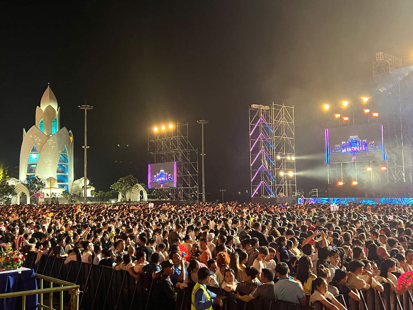 Lễ hội không chỉ tạo ra sân chơi chung, nơi người dân Nha Trang - Khánh Hòa cùng nhau hòa mình vào không khí lễ hội, vào những giai điệu bùng nổ để tăng cường tình đoàn kết, quảng bá những hình ảnh và giá trị đẹp đẽ của thành phố, thu hút khách du lịch.