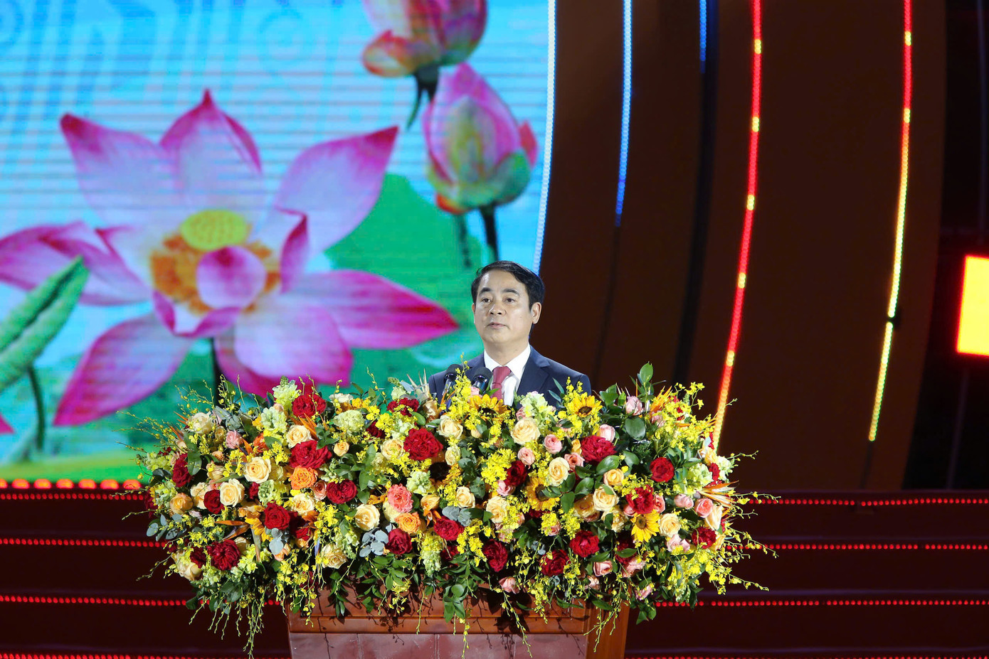 Ông Nghiêm Xuân Thành - Bí thư Tỉnh ủy Khánh Hòa, ôn lại truyền thống cách mạng của tỉnh.