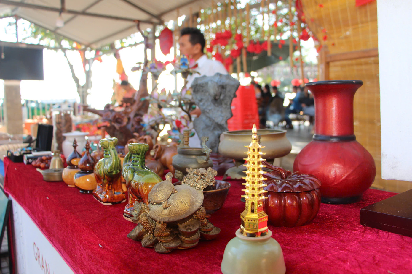 Những món đồ bày bán tại đây chủ yếu đã qua sử dụng.