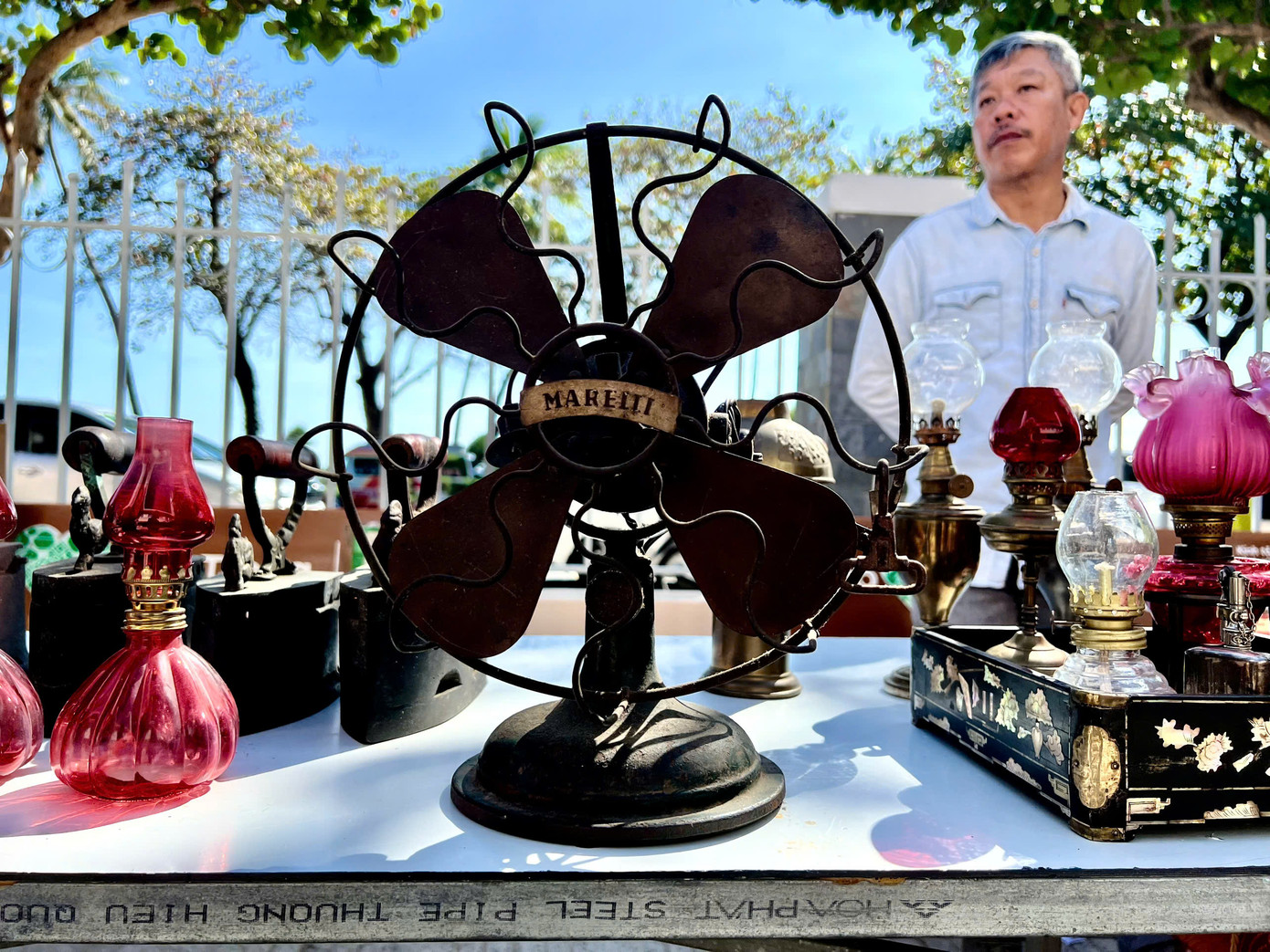 Đến đây, mỗi người như được thấy lại một Việt Nam xưa hiện lên sinh động, mỗi một đồ vật là một mảnh ghép trong ký ức về một thời đã qua.