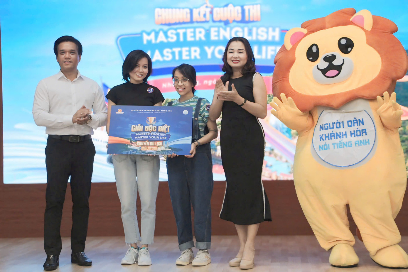 20 thí sinh có điểm cao nhất tại cuộc thi sẽ được tham gia chuyến du lịch 4 ngày 3 đêm tại Malaysia. 20 thí sinh có điểm cao nhất tại cuộc thi sẽ được tham gia chuyến du lịch 4 ngày 3 đêm tại Malaysia.