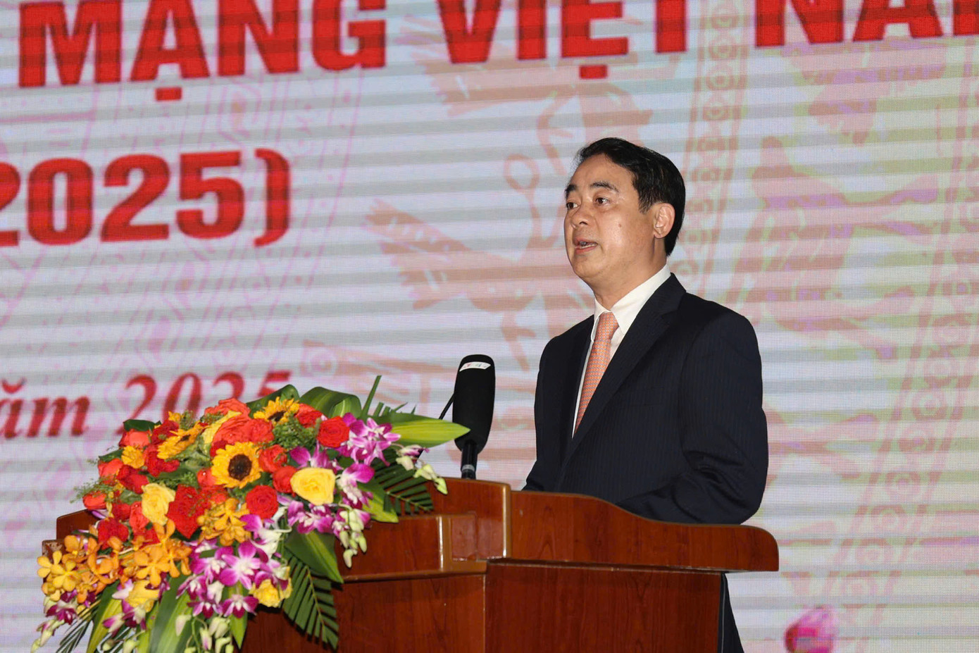 Ông Nghiêm Xuân Thành - Bí thư Tỉnh ủy Khánh Hòa, phát biểu chúc mừng tại buổi lễ.