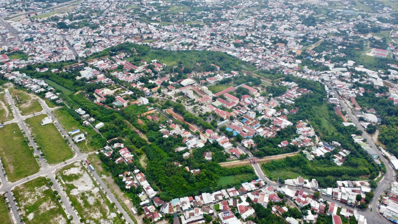 Toàn cảnh khu Thành cổ Diên Khánh.