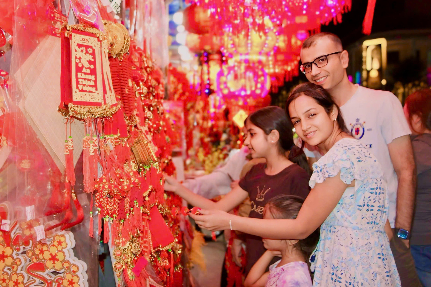 Bức ảnh ở &quot;phố đèn lồng&quot; Nha Trang sẽ là kỷ niệm đáng nhớ đối với nhiều du khách.