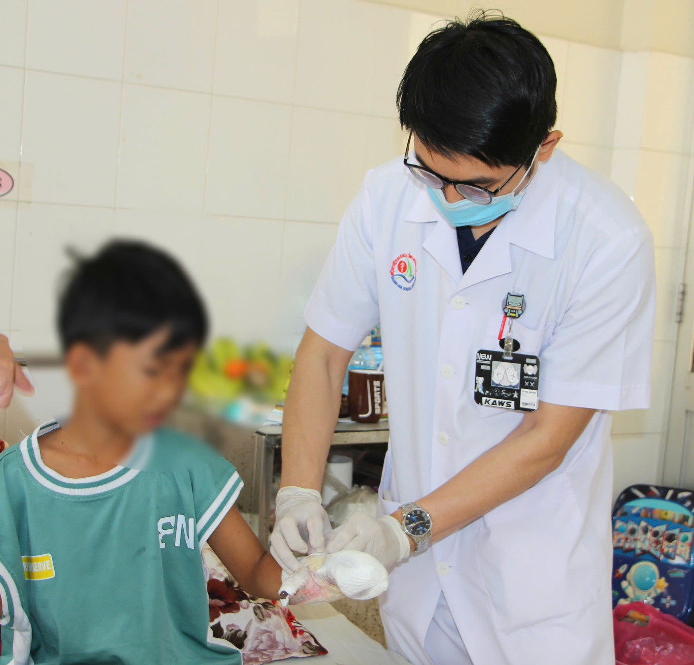 Các em học sinh khai nhận đã tự ý mua nguyên liệu và chế tạo pháo theo hướng dẫn trên internet. Các em học sinh khai nhận đã tự ý mua nguyên liệu và chế tạo pháo theo hướng dẫn trên internet.