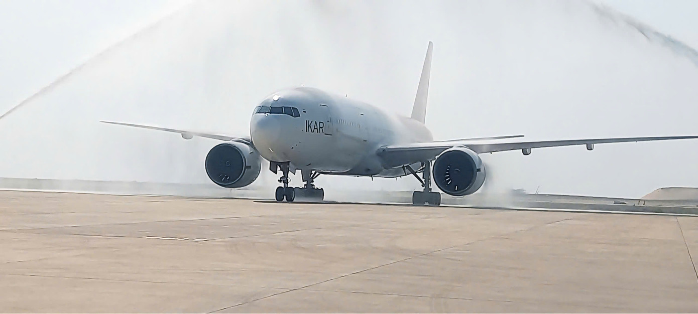 Chuyến bay mang số hiệu EO3661 hạ cánh xuống sân bay quốc tế Cam Ranh. Chuyến bay mang số hiệu EO3661 hạ cánh xuống sân bay quốc tế Cam Ranh.