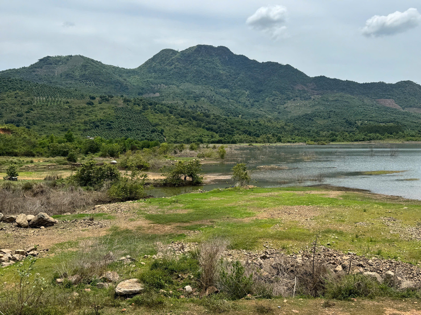Hồ Đắc Lộc (xã Vĩnh Phương, TP. Nha Trang) trở thành đường đua ô tô địa hình của giải đua xe thể thao và địa hình Victory Challenge Sailun Cup 2025.