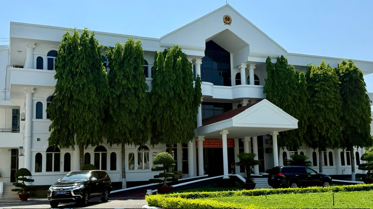 Trụ sở UBND tỉnh Ninh Thuận cũ chuyển thành Trung tâm Phục vụ hành chính công tỉnh Khánh Hòa cơ sở 2. Ảnh: L.T