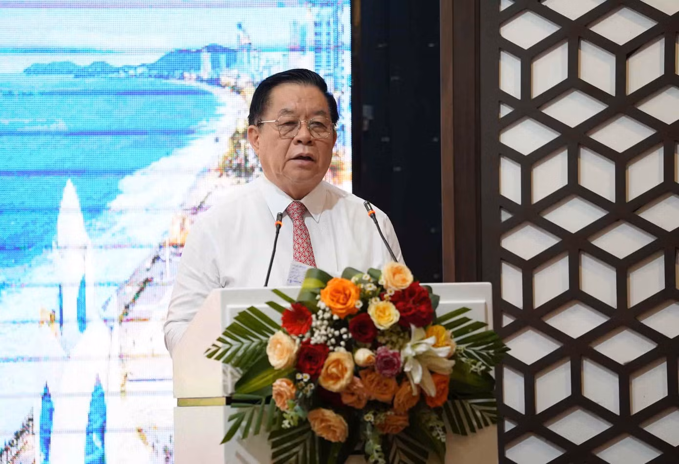 Ông Nguyễn Trọng Nghĩa - Ủy viên Bộ Chính trị, Bí thư Trung ương Đảng, Trưởng ban Tuyên giáo và Dân vận Trung ương, phát biểu tại hội nghị. Ảnh: H.L Ông Nguyễn Trọng Nghĩa - Ủy viên Bộ Chính trị, Bí thư Trung ương Đảng, Trưởng ban Tuyên giáo và Dân vận Trung ương, phát biểu tại hội nghị. Ảnh: H.L