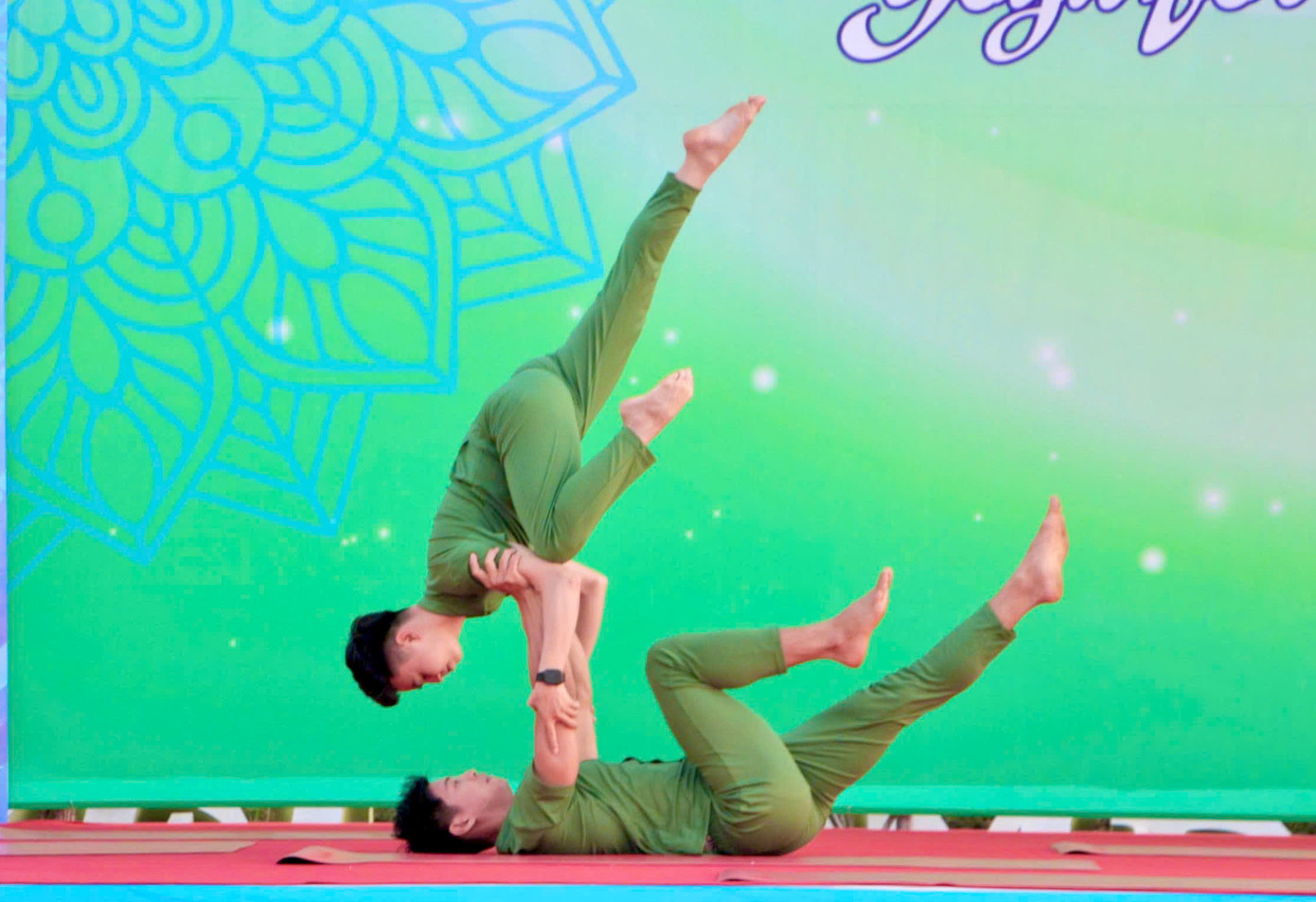 Những màn biểu diễn yoga đặc sắc chào mừng Ngày Quốc tế Yoga năm 2025.