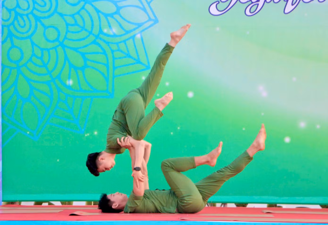 Những màn biểu diễn yoga đặc sắc chào mừng Ngày Quốc tế Yoga năm 2025.