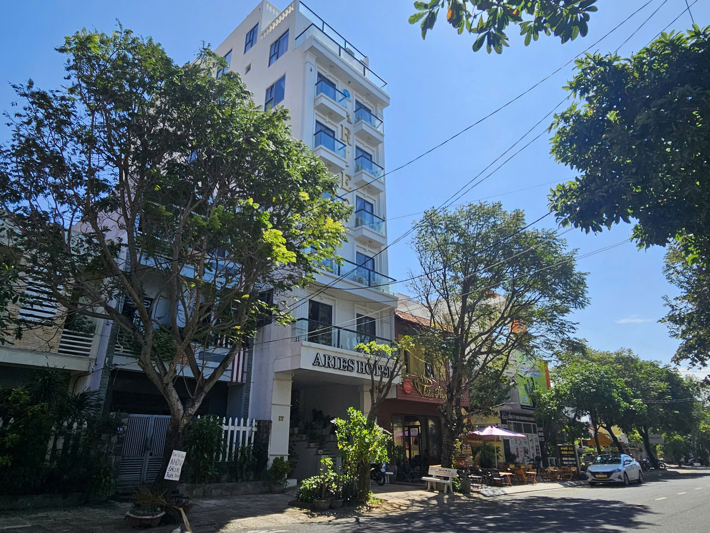 UBND TP Tuy Hòa tổ chức cưỡng chế phá dỡ 2 tầng xây trái phép của khách sạn Aries tại số 17 Điện Biên Phủ, TP Tuy Hòa từ ngày 14/11 - 3/12/2024. UBND TP Tuy Hòa tổ chức cưỡng chế phá dỡ 2 tầng xây trái phép của khách sạn Aries tại số 17 Điện Biên Phủ, TP Tuy Hòa từ ngày 14/11 - 3/12/2024.