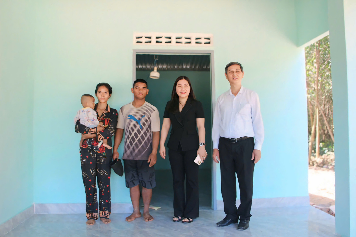 Nhiều hộ nghèo, cận nghèo ở 2 huyện Khánh Sơn và Khánh Vĩnh được hỗ trợ sửa chữa, xây mới nhà ở. Nhiều hộ nghèo, cận nghèo ở 2 huyện Khánh Sơn và Khánh Vĩnh được hỗ trợ sửa chữa, xây mới nhà ở.